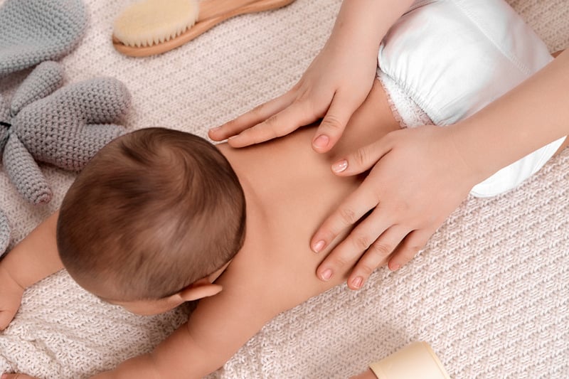 photo massage bébé
